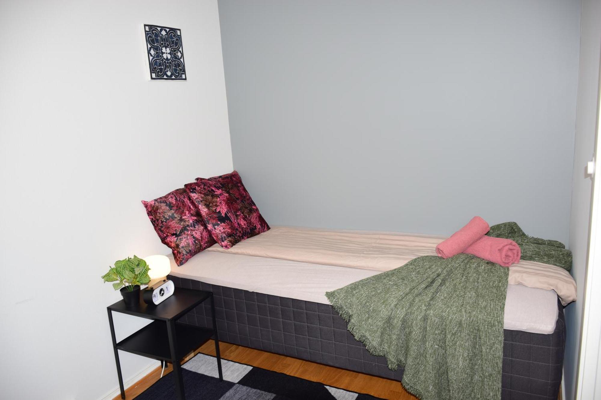 Nice And Cozy 2 Bedroom In Central *